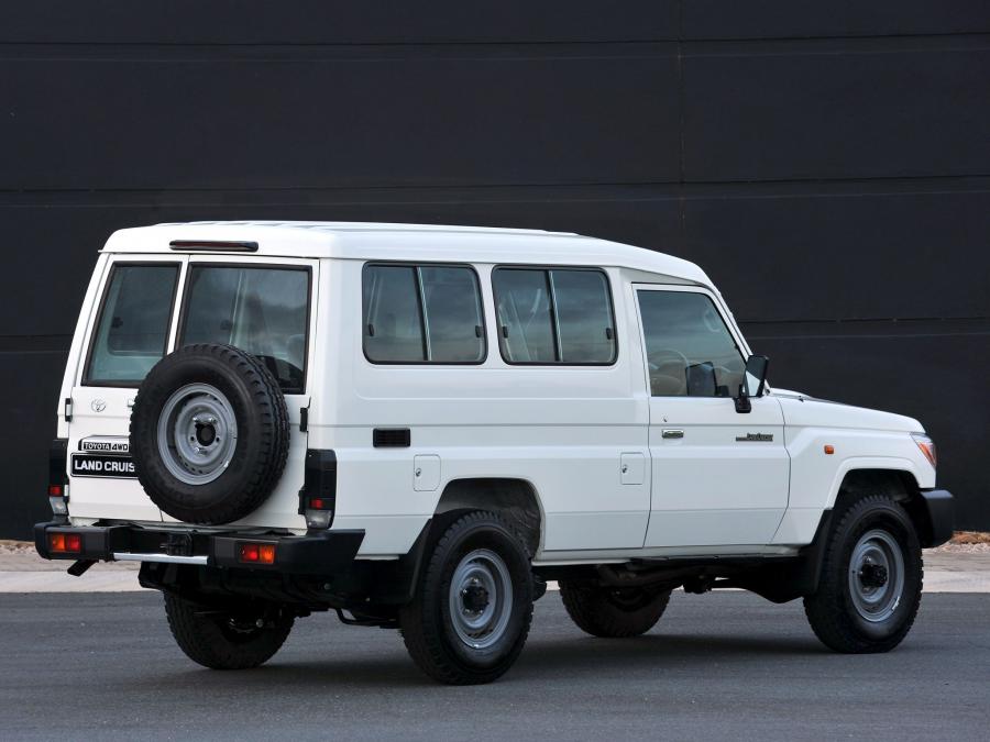  Toyota Land Cruiser 70 Wagon 2010 года  (ZA) (фото 15 из 21)